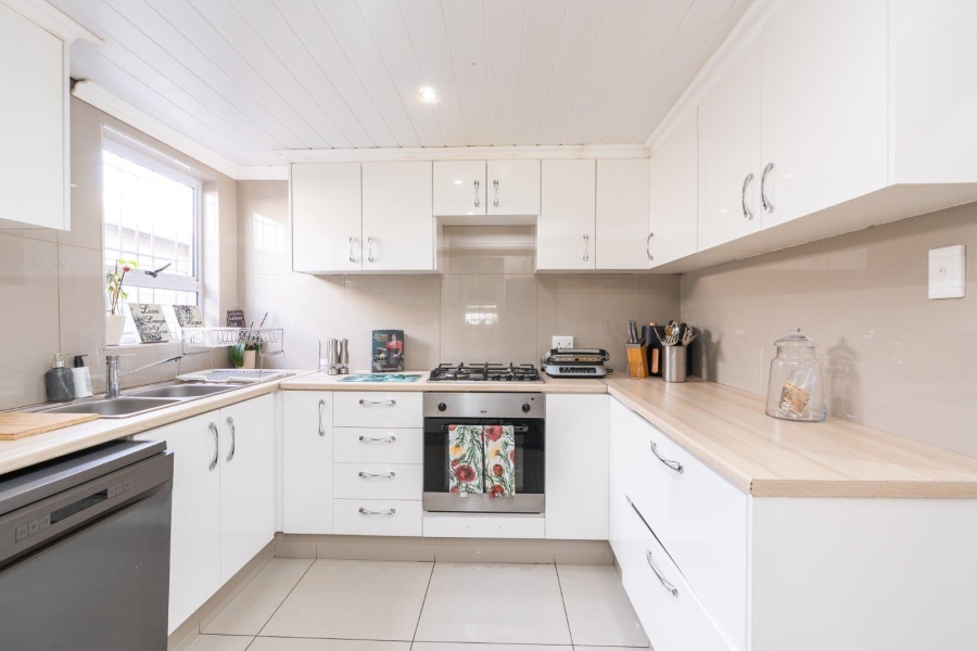 3 Bedroom Property for Sale in Bothasig Western Cape